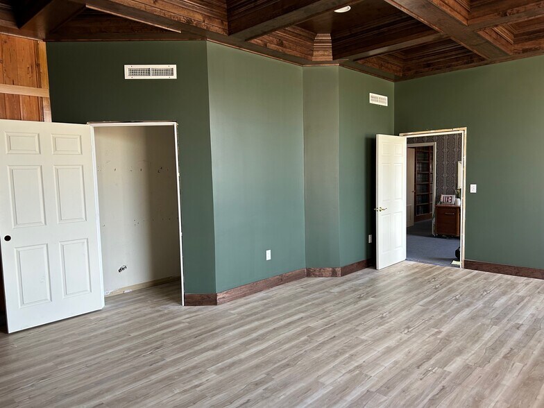 More Photos Of 116 NW Columbia Ave, Lake City Office For Sale