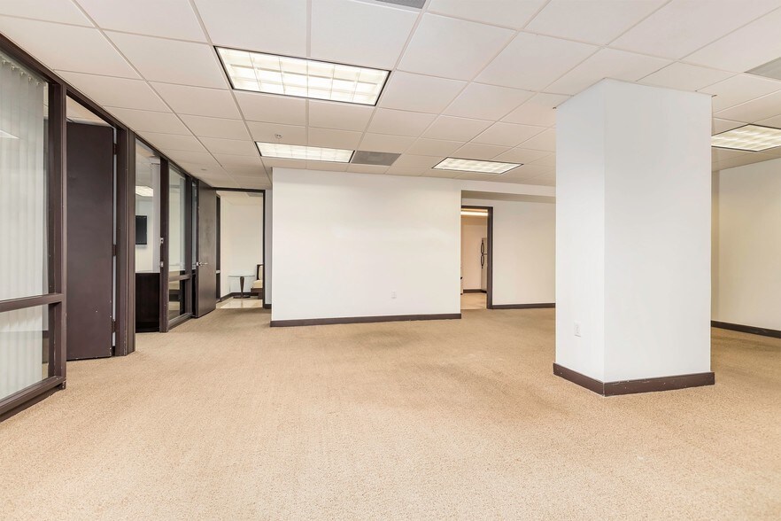 More Photos Of 1110 Brickell Ave, Miami Office For Lease
