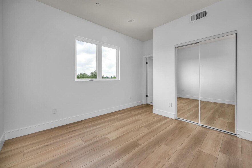 More Photos Of 4701 Saturn St, Los Angeles Multifamily For Sale