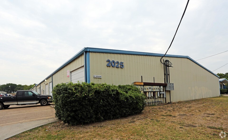 Primary Photo Of 2025 E Shady Grove Rd, Irving Flex For Lease