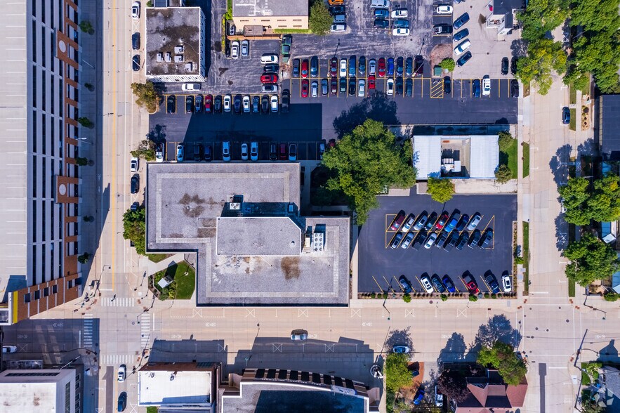More Photos Of 200 E Washington St, Appleton Office For Lease