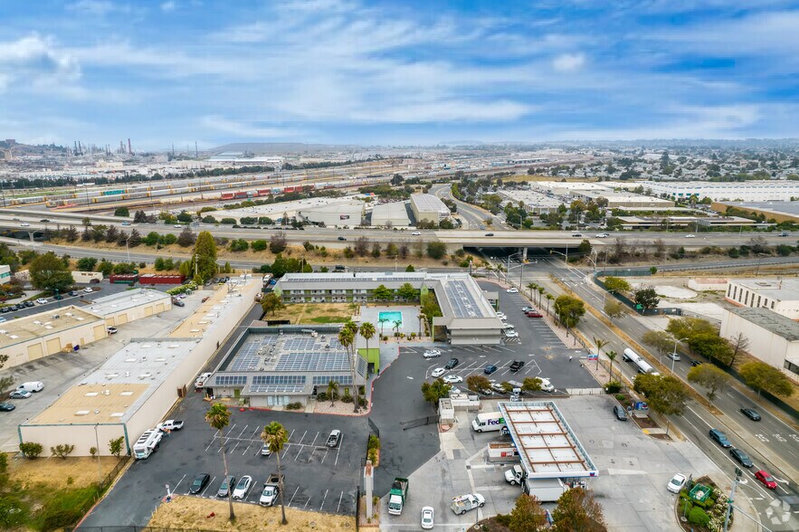 More Photos Of 915 W Cutting Blvd, Richmond Hotel For Sale