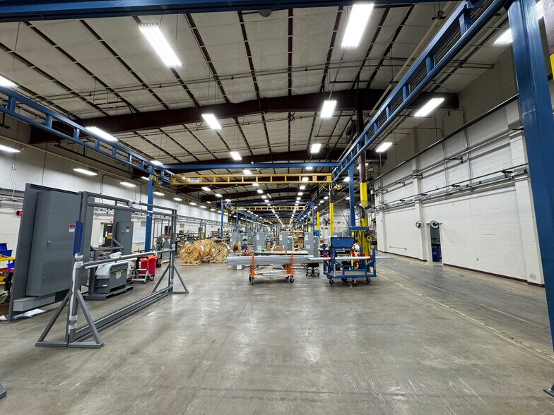 More Photos Of 585 Enterprise Dr, Neenah Manufacturing For Lease