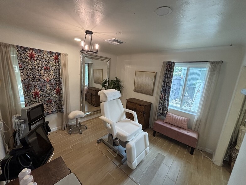 More Photos Of 503 N Alma School Rd, Mesa Freestanding For Sale