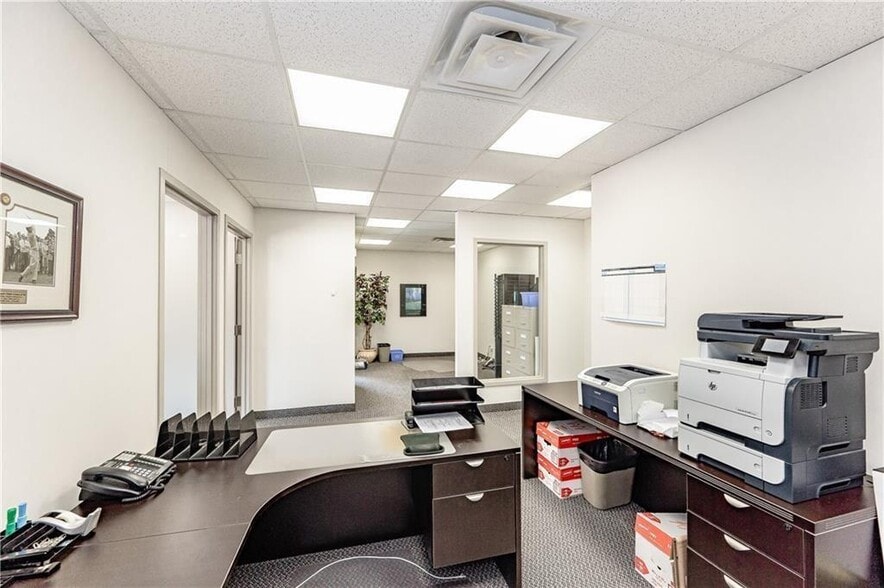 More Photos Of 2904 South Sheridan Way, Oakville Medical For Lease
