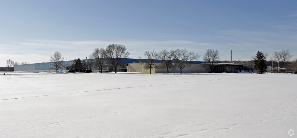 More Photos Of 100 S CP Ave, Lake Mills Manufacturing For Lease