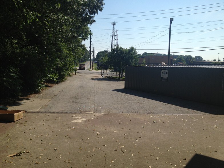 More Photos Of 2561 W Point Ave, College Park Warehouse For Sale