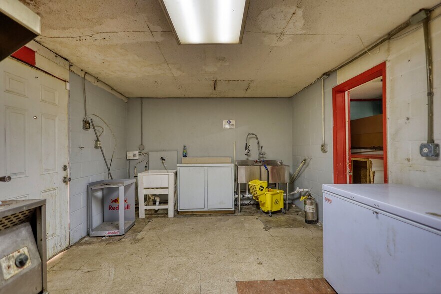 More Photos Of 247 Cannon Dr, Social Circle Restaurant For Sale