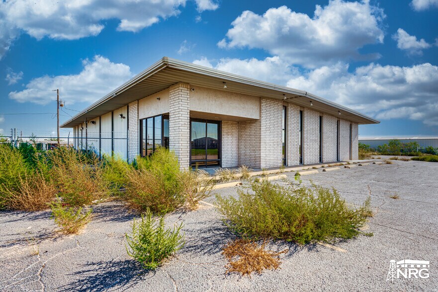 More Photos Of 1503 E Taylor Ave, Midland Industrial For Sale