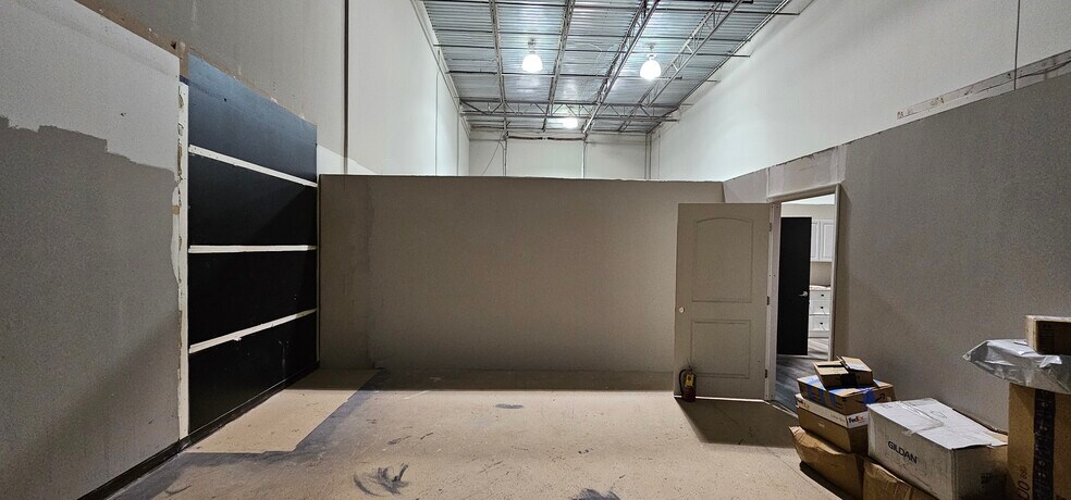 More Photos Of 10501 S Orange Ave, Orlando Light Manufacturing For Sale
