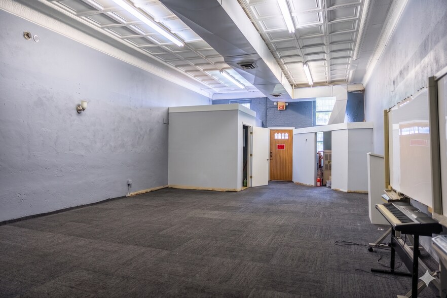More Photos Of 217 S Williams St, Henderson Medical For Sale