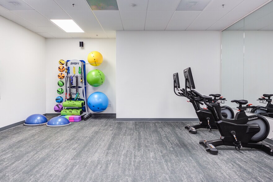 More Photos Of 5171 Glenwood Ave, Raleigh Office For Lease