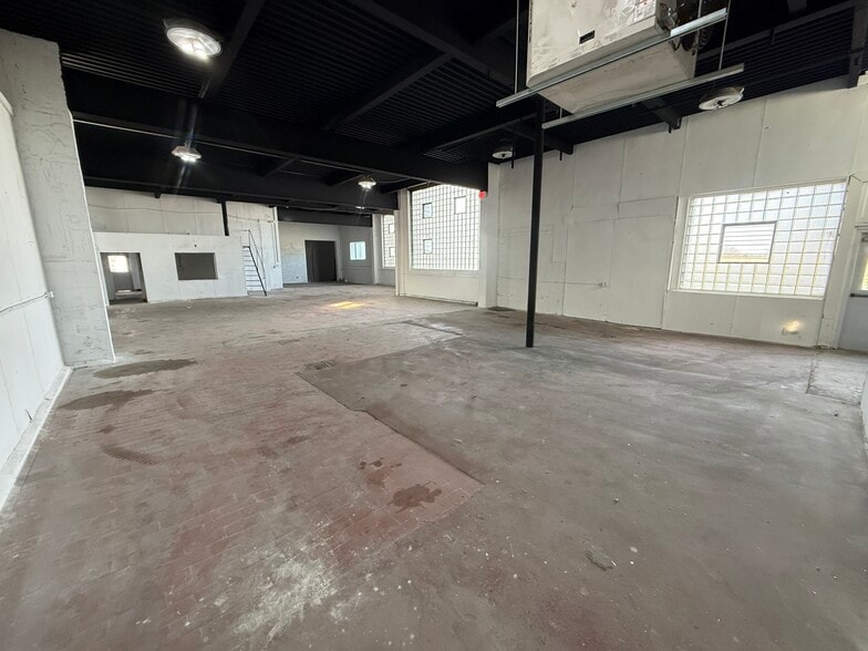 More Photos Of 1207 W Bridge St, Spring City Warehouse For Lease