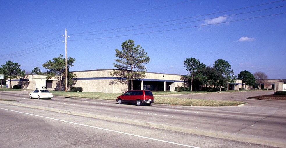 More Photos Of 10661 Haddington Dr, Houston Unknown For Lease