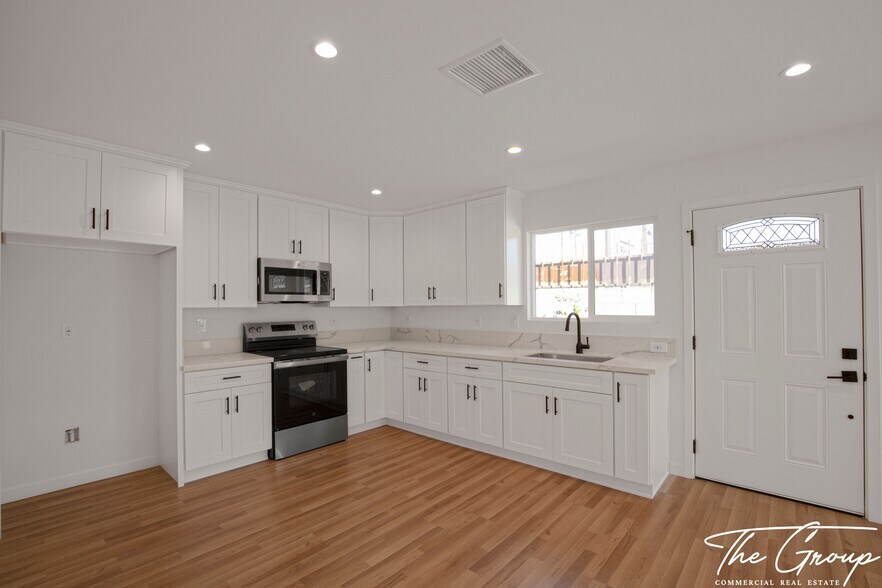 More Photos Of 856 W 47th St, Los Angeles Multifamily For Sale