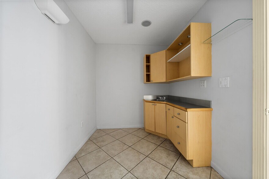 More Photos Of 430 S Dixie Hwy, Miami Office For Lease