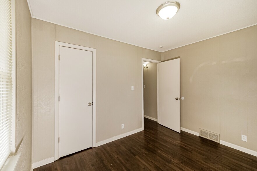 More Photos Of 1911 S Crescent Ave, Independence Multifamily For Sale