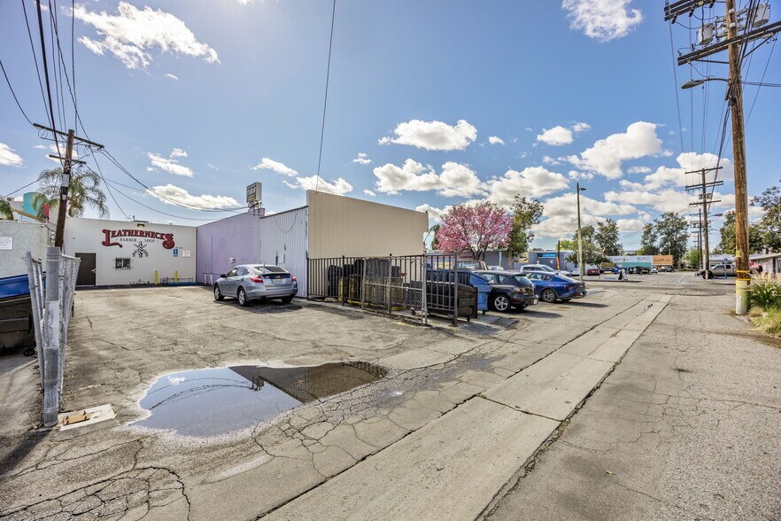More Photos Of 21627 Sherman Way, Canoga Park Storefront For Sale