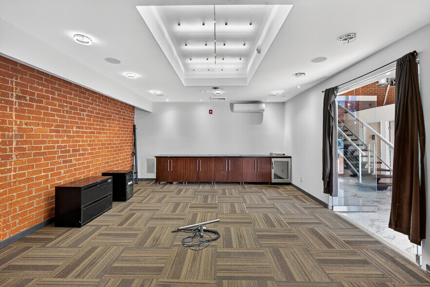 More Photos Of 4716 Vineland Ave, North Hollywood Loft Creative Space For Lease