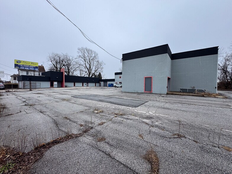 More Photos Of 1050 Triplett Blvd, Akron Warehouse For Sale