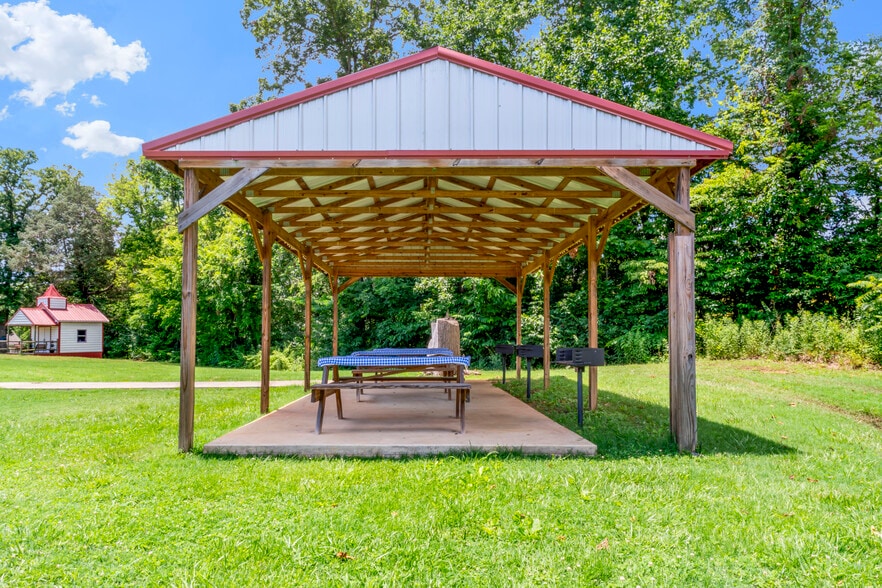 More Photos Of 104 Circle Rd, Newport Manufactured Housing Mobile Home Park For Sale