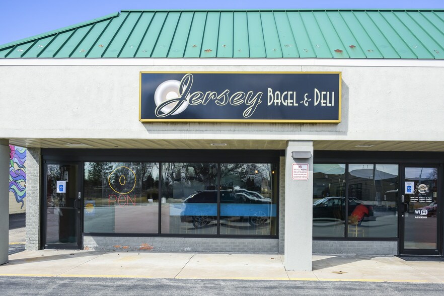More Photos Of 2701 N Oneida St, Appleton Freestanding For Lease