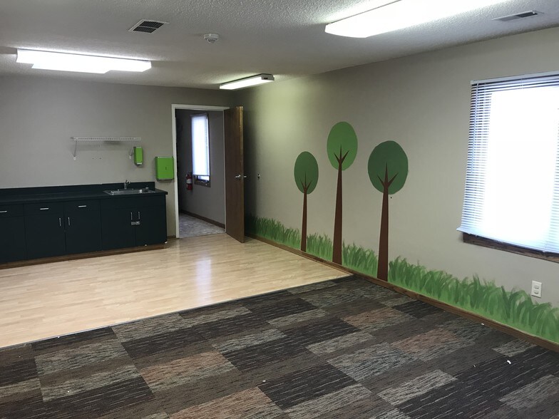 More Photos Of 1520 Knox St, Lincoln Office For Sale