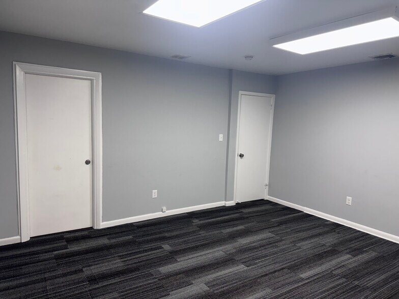 More Photos Of 199 Main St, Woodbridge Loft Creative Space For Lease