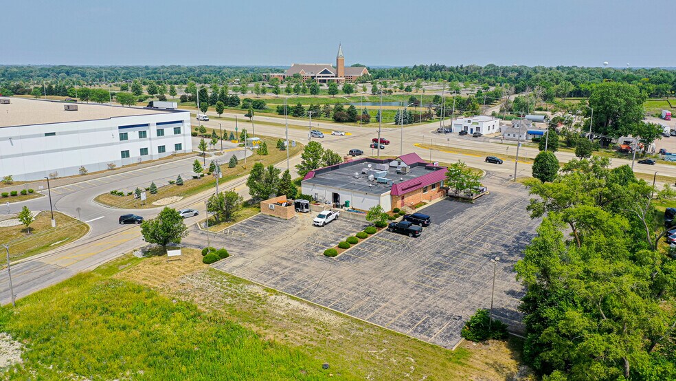 More Photos Of 27W371 North Ave, West Chicago Restaurant For Sale