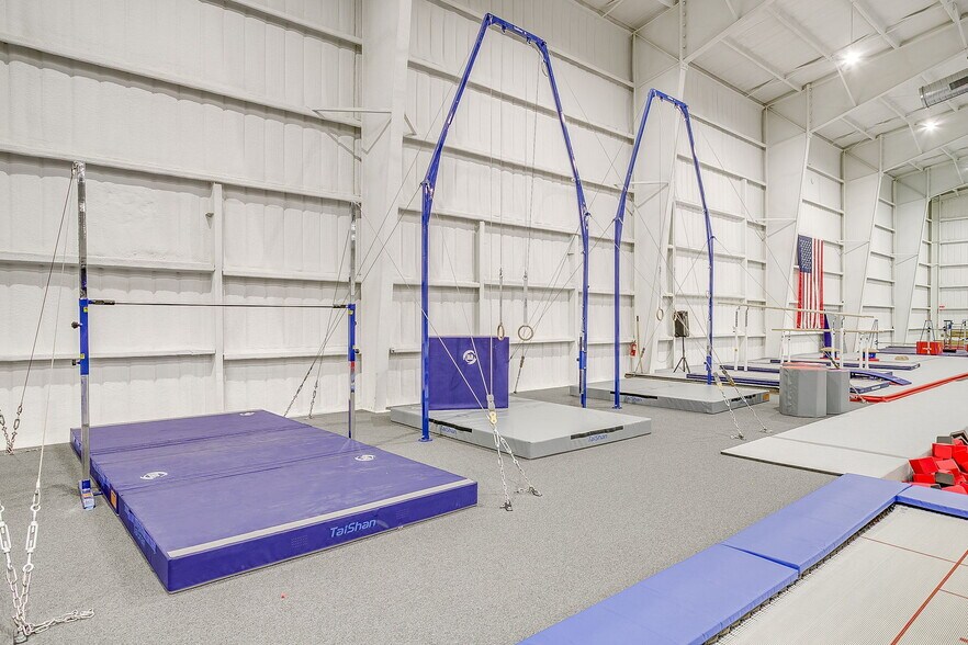 More Photos Of 155 Tiger, Rhome Warehouse For Sale