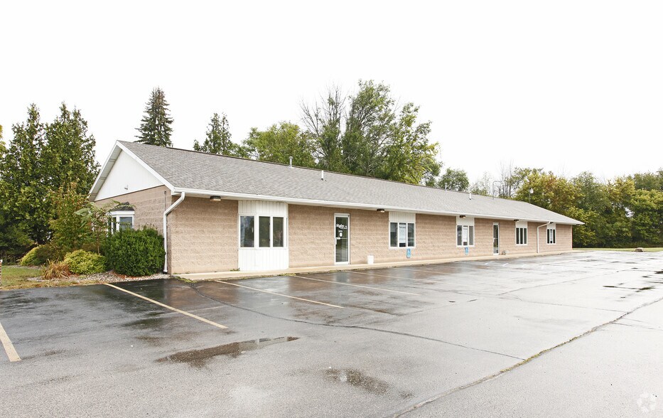 More Photos Of 11831 Maple Rd, Birch Run Office For Sale