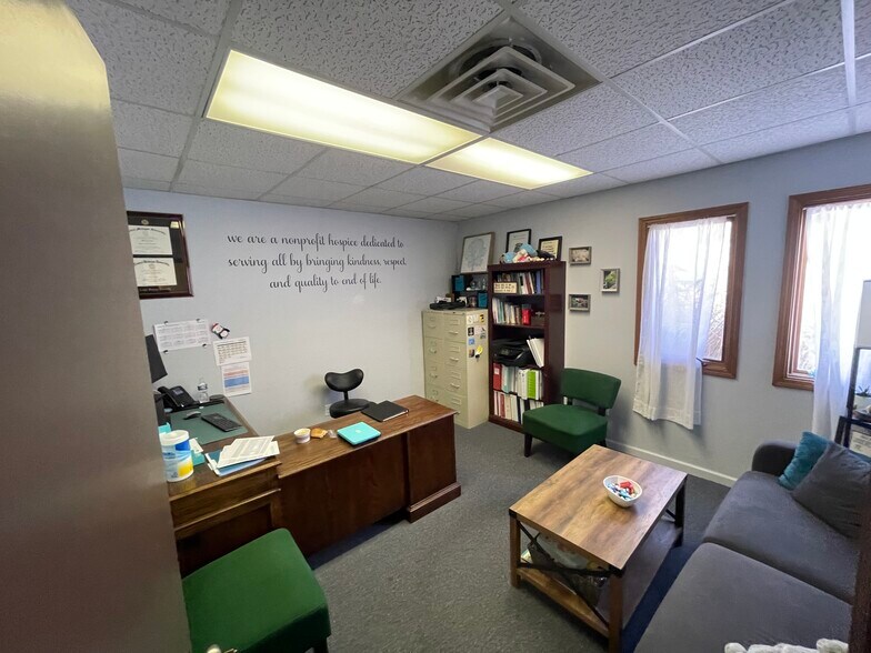 More Photos Of 3186 Pine Tree Rd, Lansing Office For Sale