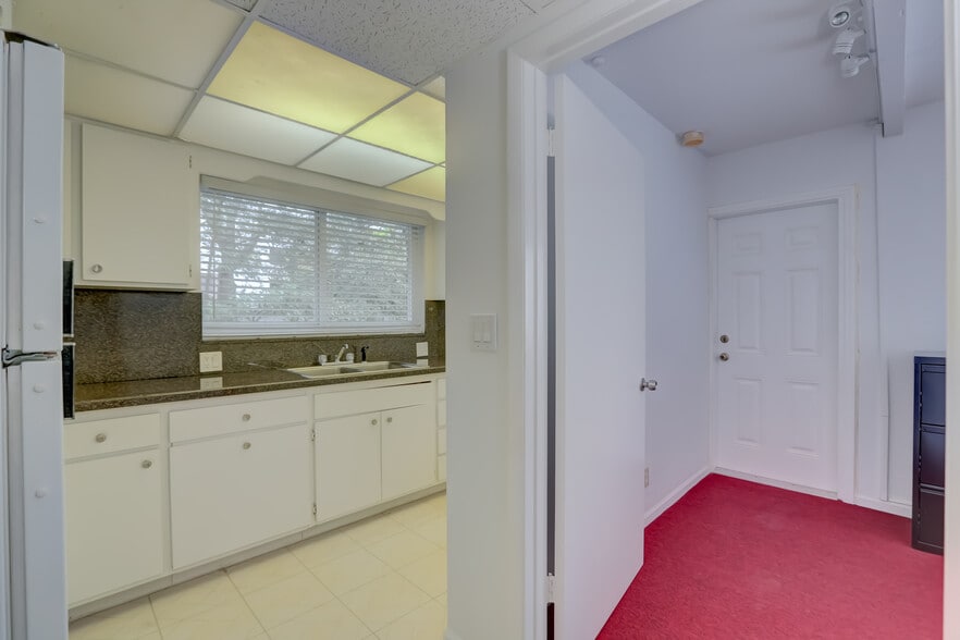 More Photos Of 8 SE 8th St, Fort Lauderdale Office For Sale