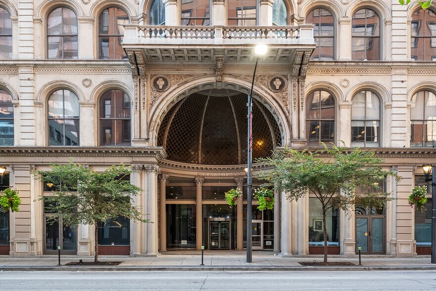 More Photos Of 555 Washington Ave, Saint Louis Office For Lease