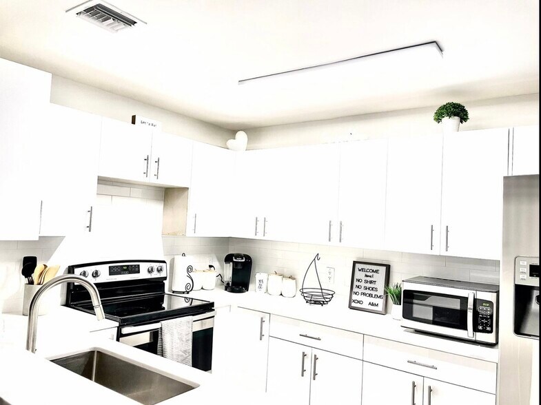 More Photos Of 2638 Lake Dr, Riviera Beach Apartments For Sale