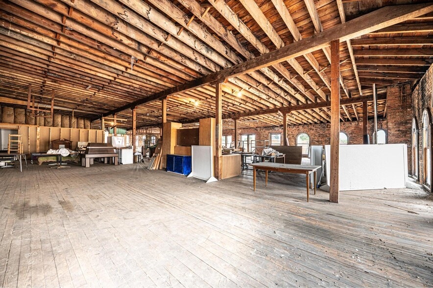 More Photos Of 812 West Ave, Lenoir Storefront Retail Office For Sale