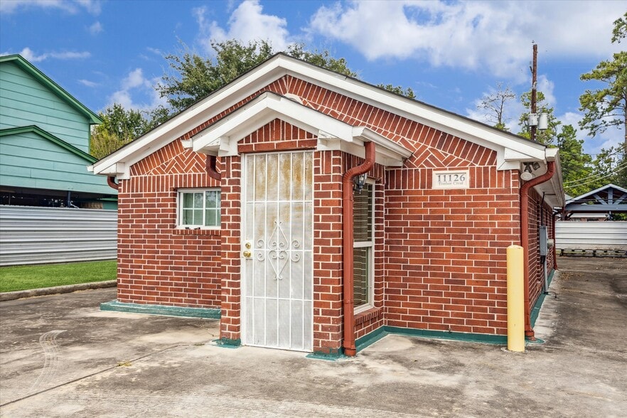 More Photos Of 11126 Timber Crest Dr, Houston Warehouse For Lease