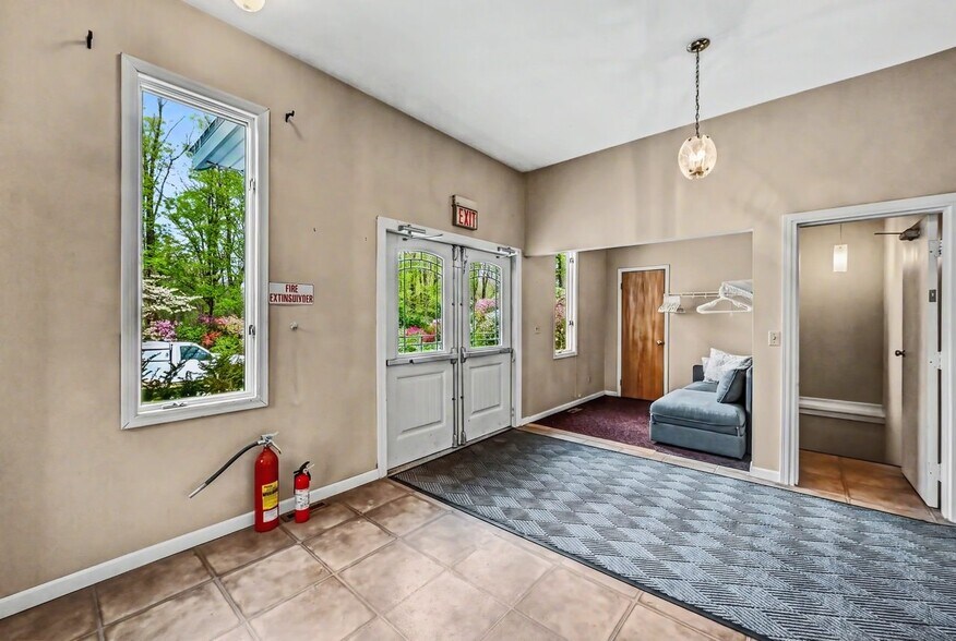 More Photos Of 15924 PA-407 Sr, Fleetville Office For Sale