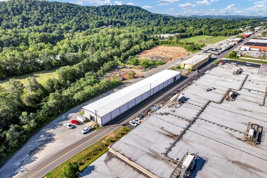 More Photos Of 112 Belgrade Rd, Oak Ridge Warehouse For Lease