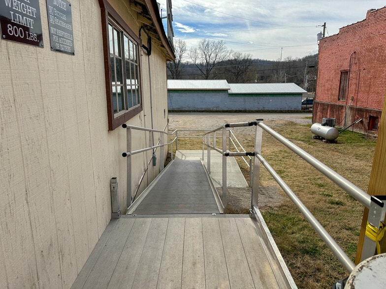 More Photos Of 107 E Main St, Hardy Restaurant For Sale