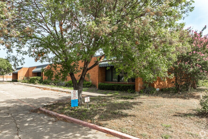 More Photos Of 1313 Oates Dr, Mesquite Office For Sale