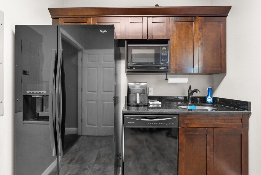 More Photos Of 8473 W Linebaugh Ave, Tampa Office For Lease