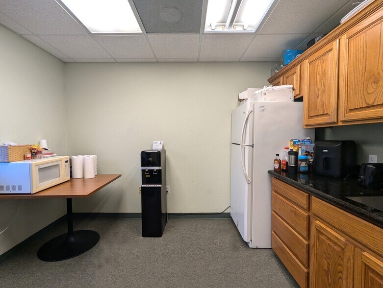 More Photos Of 2348 Highway 69 N, Nederland Office For Sale