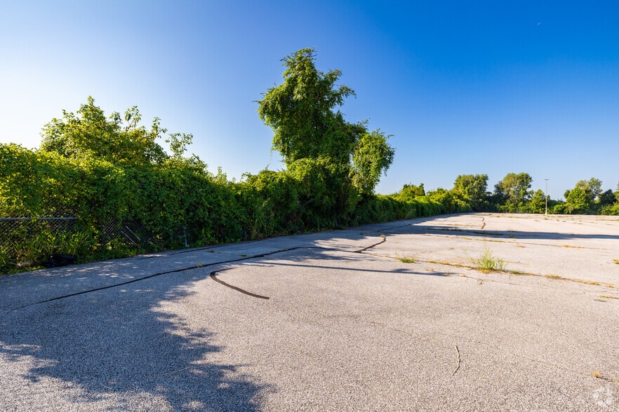 More Photos Of 4300 Church Rd, Centreville Land For Lease