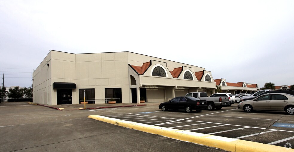 More Photos Of 2703 S Hwy 6, Houston Unknown For Lease