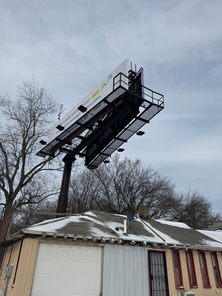 More Photos Of 1175 E Napier Ave, Benton Harbor Flex For Sale