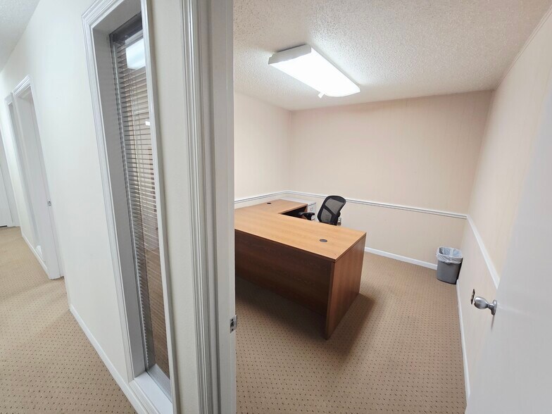 More Photos Of 437-443 Gaston Foster Rd, Orlando Office For Sale
