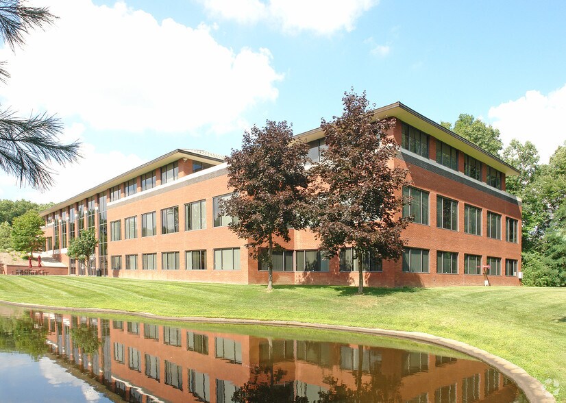 More Photos Of 10 Waterside Dr, Farmington Office For Lease
