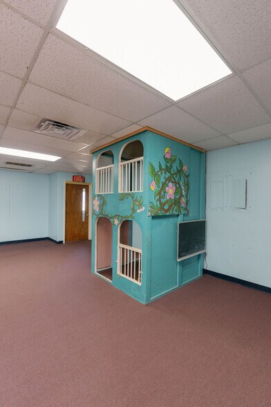 More Photos Of 1522 Weeks St, Wichita Falls Office For Sale