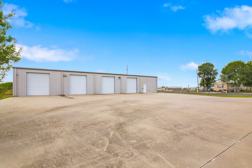 More Photos Of 512 Hartman Rd, Victoria Warehouse For Sale